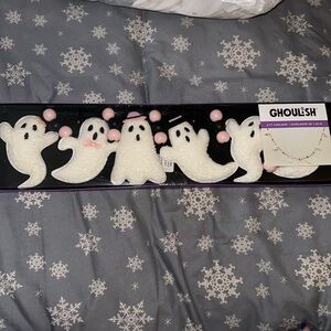 Ghoulish 6 foot Halloween garland pink and white ghost garland